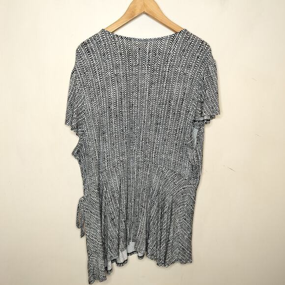 EVRI Faux Wrap Top Black White Chevron Stretch Knit - Picture 5 of 6